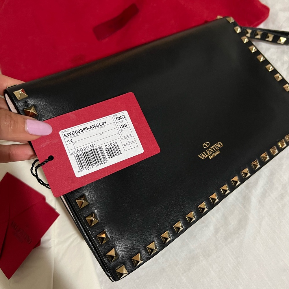 On Sale!! 🔥Valentino Rockstud Leather clutch bag